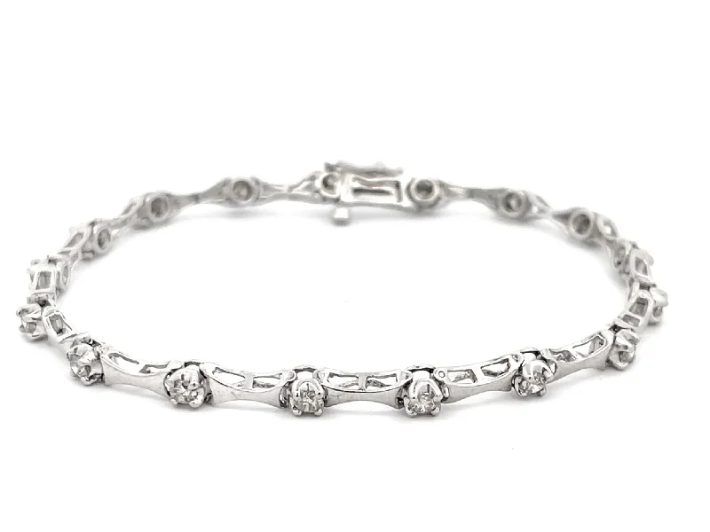 ladies-infinity-silver-bracelets-Diamond Link Bracelet in Platinum