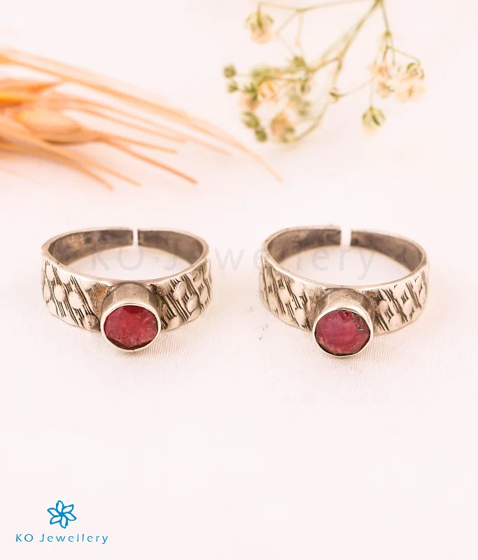 Ladies rings eclectic style -The Purabi Silver Gemstone Toe-Rings (Red)