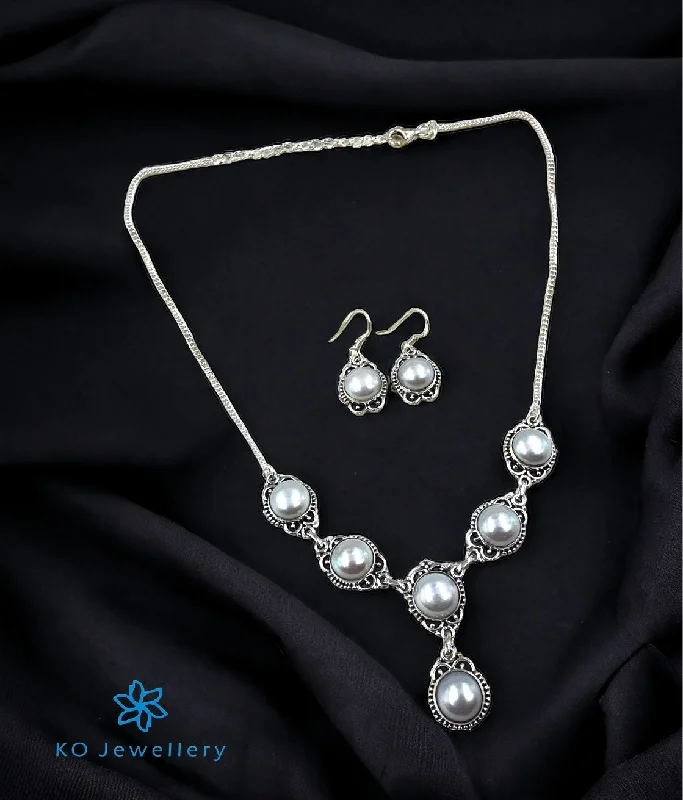 Ladies earrings for rebels -The Silver Pearl Necklace & Earrings (Pearl)