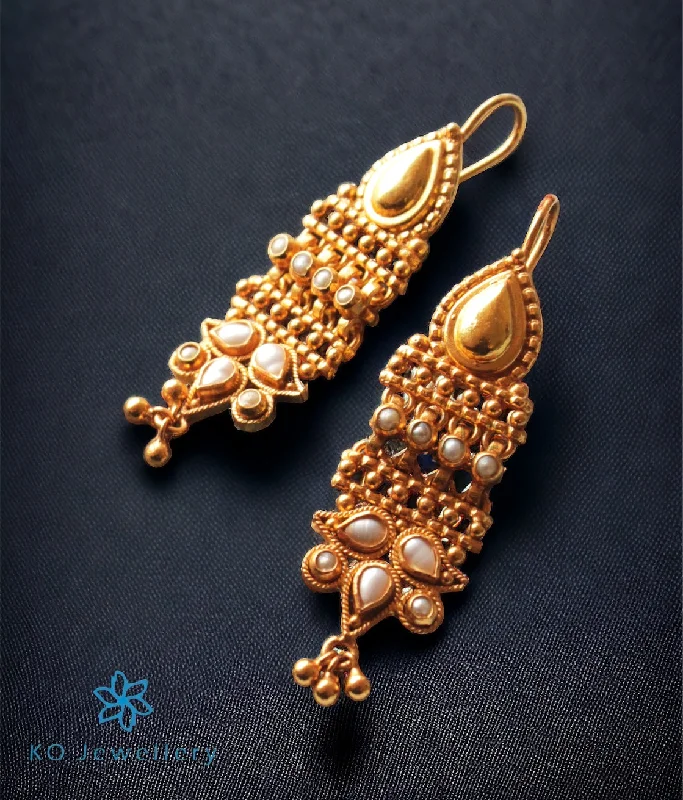 Ladies earrings with horn drops -The Abir Silver Earrings(Pearl)