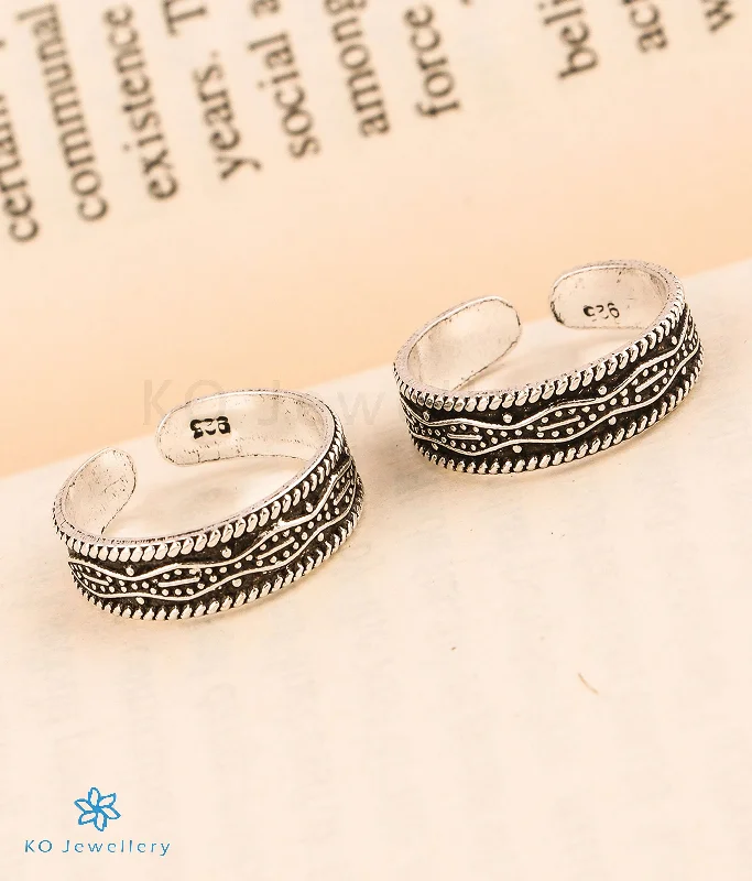 Ladies rings with jet opal -The Spiral Silver Toe-Rings