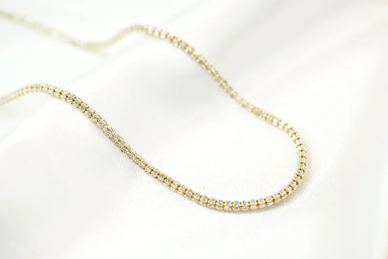 ladies-elegant-diamond-necklaces-14k Glowing Wire Necklace